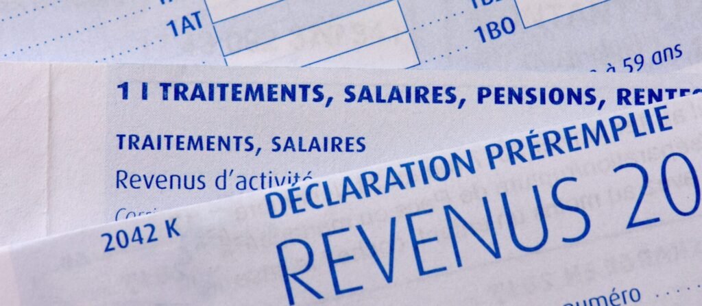 Feuilles de déclaration d'impôt sur le revenu